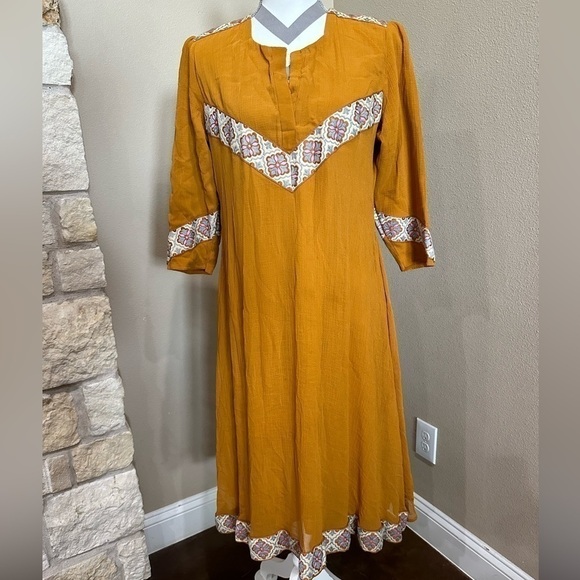 Vintage Gold midi dress with Embroidery!!!  So beautiful!! - Picture 1 of 7